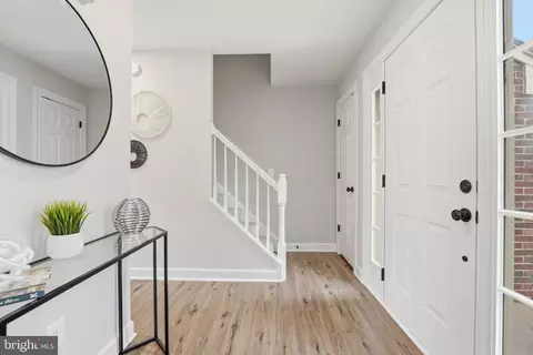 Entry Way - 10162 Corydalis Ct, Manassas, VA 20110 photo 1 of 4