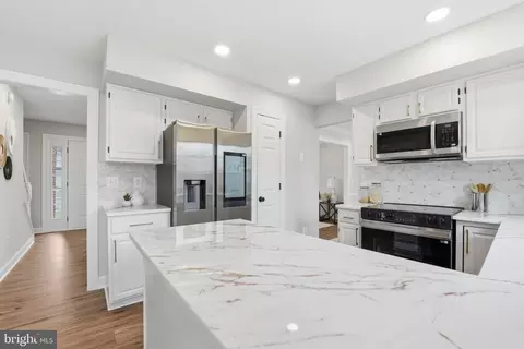 Kitchen - 10162 Corydalis Ct, Manassas, VA 20110 photo 4 of 5