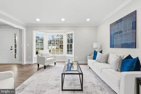 Living - 10162 Corydalis Ct, Manassas, VA 20110 photo 4 of 6