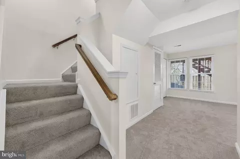 Entry Way - 10315 Oconnell Ct, Manassas, VA 20110 photo 4 of 7