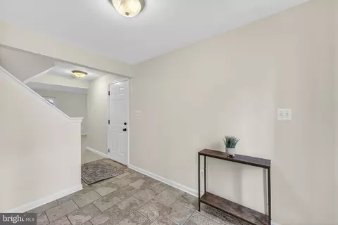 Entry Way - 10315 Oconnell Ct, Manassas, VA 20110 photo 2 of 7
