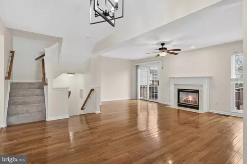 Living - 10315 Oconnell Ct, Manassas, VA 20110 photo 3 of 6