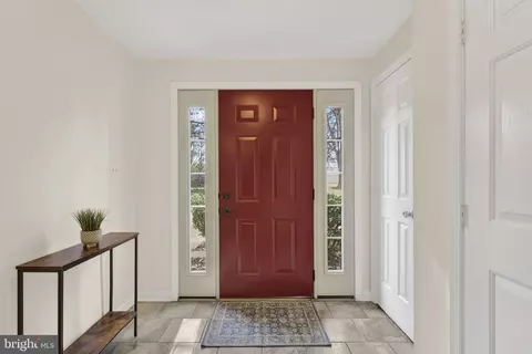 Entry Way - 10315 Oconnell Ct, Manassas, VA 20110 photo 3 of 7