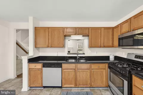Kitchen - 10315 Oconnell Ct, Manassas, VA 20110 photo 2 of 2