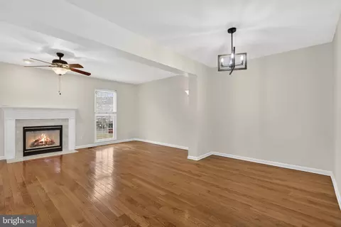Living - 10315 Oconnell Ct, Manassas, VA 20110 photo 2 of 6