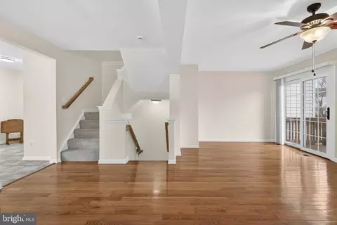Living - 10315 Oconnell Ct, Manassas, VA 20110 photo 4 of 6