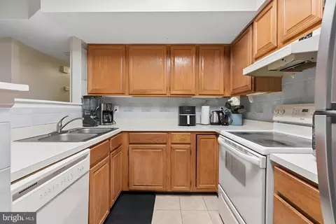 Kitchen - 9131 Karlo St, Manassas, VA 20110 photo 2 of 2
