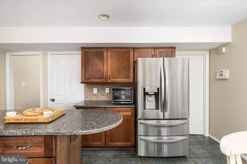 Kitchen - 10245 Battlefield Dr, Manassas, VA 20110 photo 2 of 5