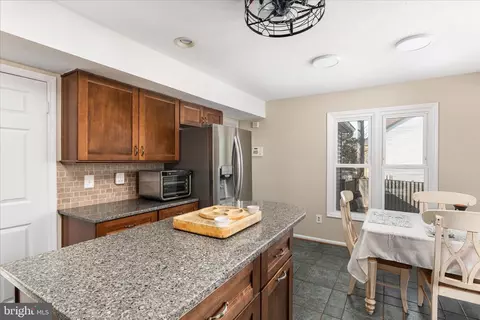 Kitchen - 10245 Battlefield Dr, Manassas, VA 20110 photo 4 of 5