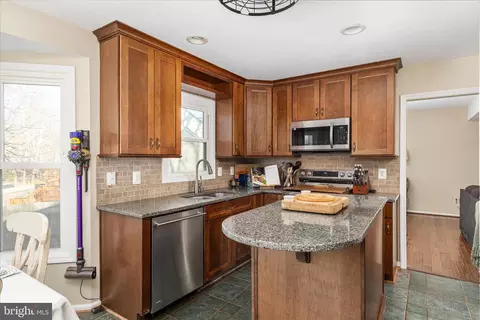 Kitchen - 10245 Battlefield Dr, Manassas, VA 20110 photo 5 of 5