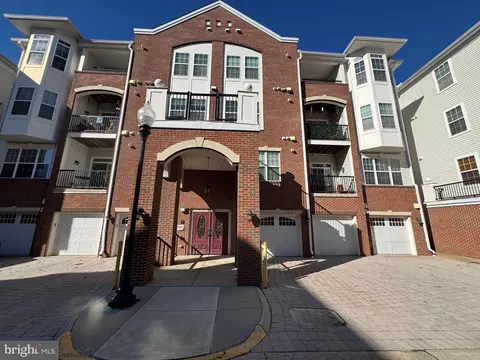 9202 Charleston Dr #405, Manassas, VA 20110