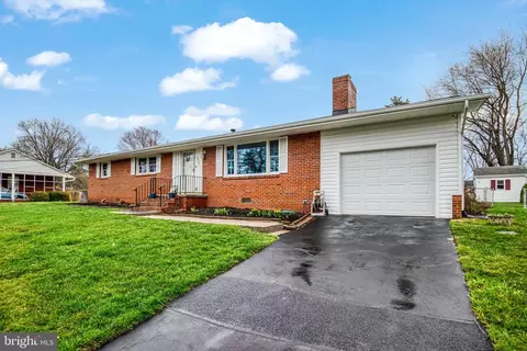 8909 Hill Pl, Manassas, VA 20110