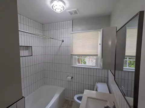 Bath - 8903 Wilson Ave, Manassas, VA 20110 photo 1 of 4