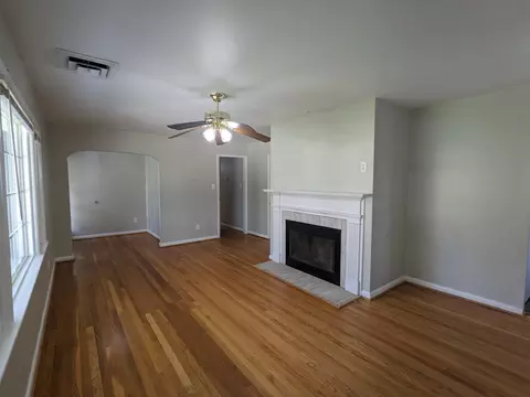 Living - 8903 Wilson Ave, Manassas, VA 20110 photo 2 of 4