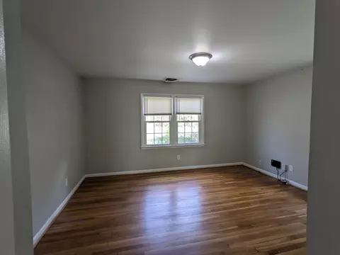 Living - 8903 Wilson Ave, Manassas, VA 20110 photo 3 of 4