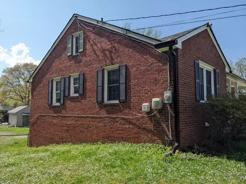 Exterior - 8903 Wilson Ave, Manassas, VA 20110 photo 7 of 7