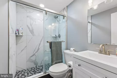 Bath - 8653 Braxted Ln, Manassas, VA 20110 photo 1 of 2