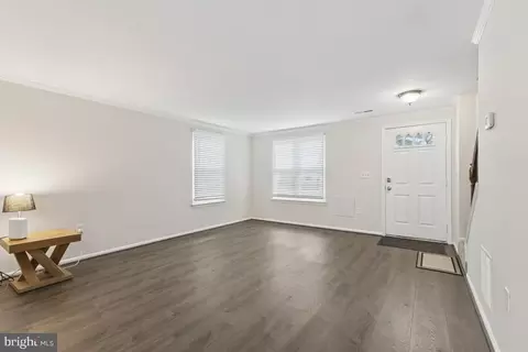 Living - 8653 Braxted Ln, Manassas, VA 20110 photo 2 of 2