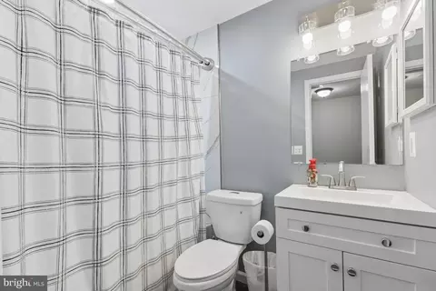 Bath - 8653 Braxted Ln, Manassas, VA 20110 photo 2 of 2