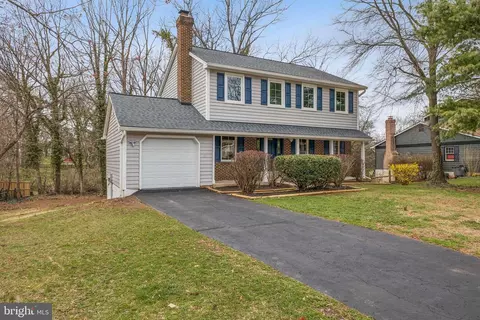 Exterior - 8928 Rolling Rd, Manassas, VA 20110 photo 2 of 5