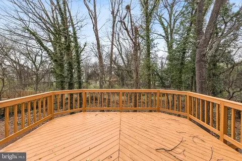 Exterior - 8928 Rolling Rd, Manassas, VA 20110 photo 4 of 5