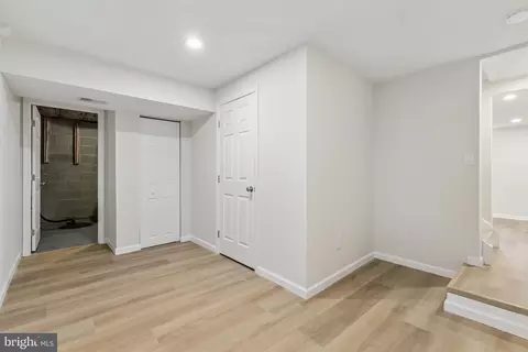 Entry Way - 8928 Rolling Rd, Manassas, VA 20110 photo 8 of 8