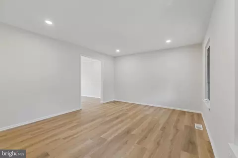 Living - 8928 Rolling Rd, Manassas, VA 20110 photo 1 of 3