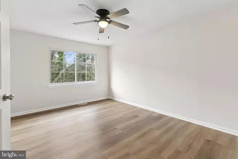 Entry Way - 8928 Rolling Rd, Manassas, VA 20110 photo 7 of 8