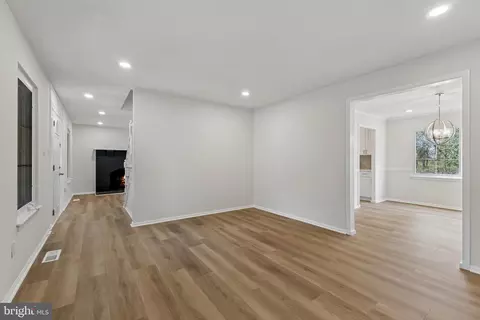 Entry Way - 8928 Rolling Rd, Manassas, VA 20110 photo 1 of 8