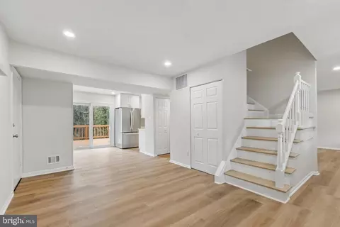 Entry Way - 8928 Rolling Rd, Manassas, VA 20110 photo 5 of 8