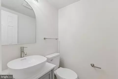 Bath - 8928 Rolling Rd, Manassas, VA 20110 photo 1 of 4