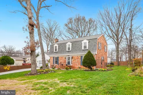 Exterior - 8749 Weir St, Manassas, VA 20110 photo 3 of 10