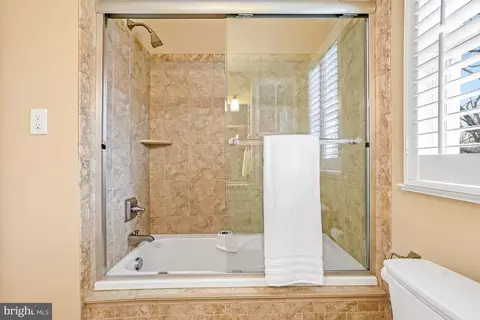 Bath - 8749 Weir St, Manassas, VA 20110 photo 5 of 7