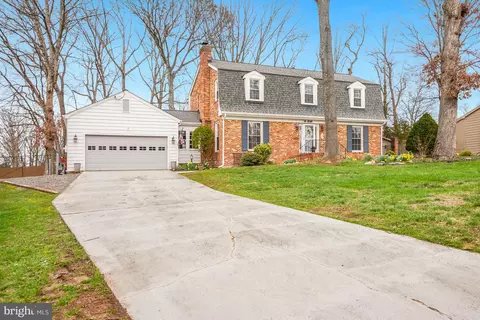 Exterior - 8749 Weir St, Manassas, VA 20110 photo 2 of 10