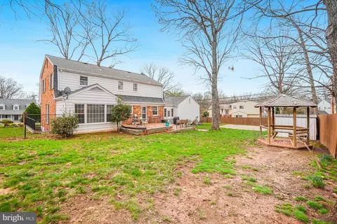 Exterior - 8749 Weir St, Manassas, VA 20110 photo 6 of 10