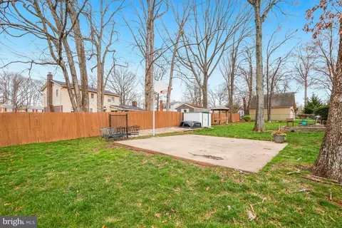 Exterior - 8749 Weir St, Manassas, VA 20110 photo 7 of 10