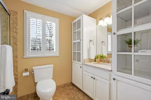 Bath - 8749 Weir St, Manassas, VA 20110 photo 4 of 7