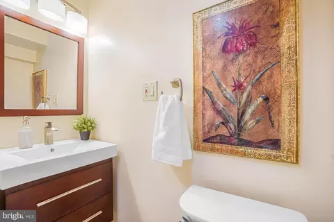 Bath - 8749 Weir St, Manassas, VA 20110 photo 6 of 7
