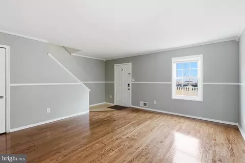 Living - 9816 Buckner Rd, Manassas, VA 20110 photo 2 of 3