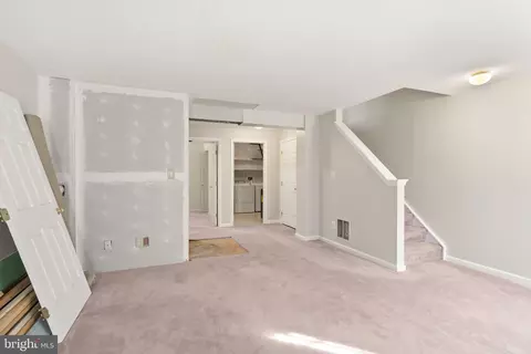 Living - 9041 Coriander Cir, Manassas, VA 20110 photo 6 of 7