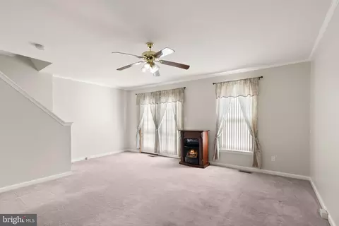 Living - 9041 Coriander Cir, Manassas, VA 20110 photo 2 of 7