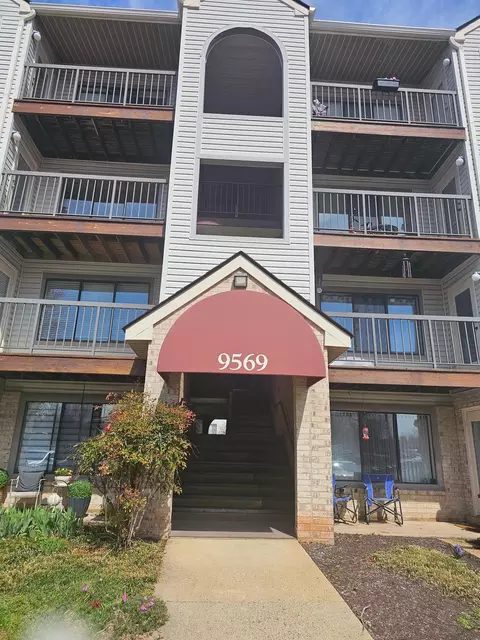 9569 Coggs Bill Dr #403, Manassas, VA 20110