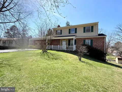 8906 Weir St, Manassas, VA 20110