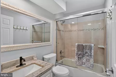 Bath - 10272 Cedar Ridge Dr, Manassas, VA 20110 photo 4 of 5