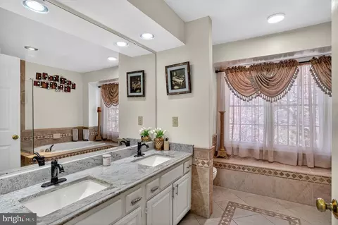 Bath - 10272 Cedar Ridge Dr, Manassas, VA 20110 photo 3 of 5