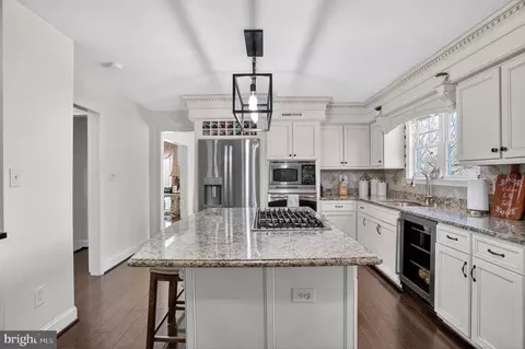 Kitchen - 10272 Cedar Ridge Dr, Manassas, VA 20110 photo 3 of 4