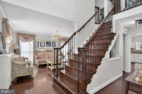 Entry Way - 10272 Cedar Ridge Dr, Manassas, VA 20110 photo 2 of 3
