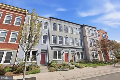 8934 Center St, Manassas, VA 20110
