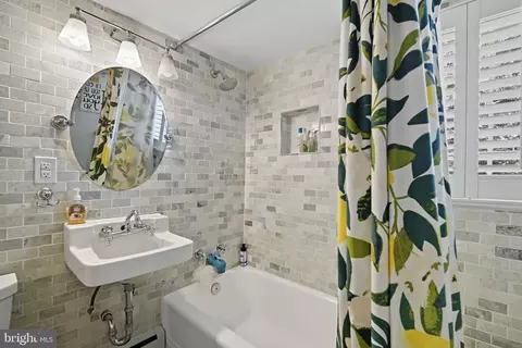 Bath - 9105 Ewell St, Manassas, VA 20110 photo 7 of 10