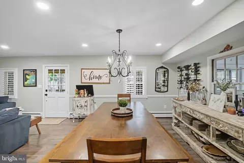 Dining - 9105 Ewell St, Manassas, VA 20110 photo 3 of 3